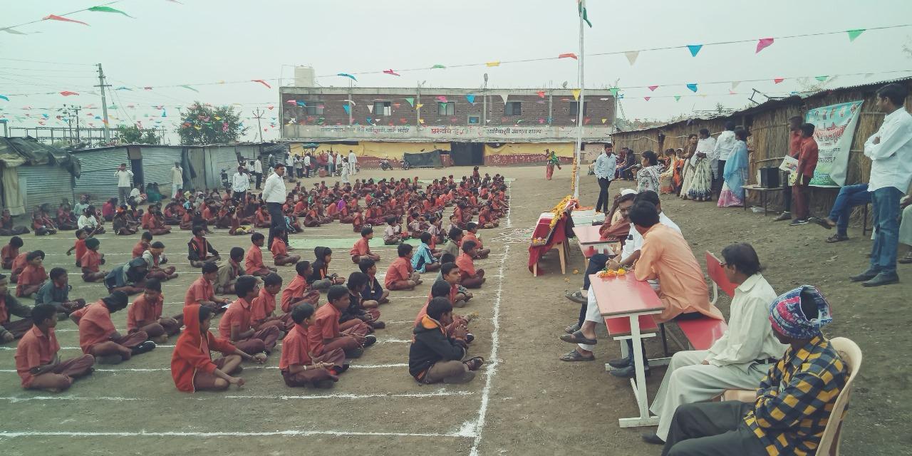 प्रश्नचिन्ह आदिवासी आश्रम शाळेतील विद्यार्थी